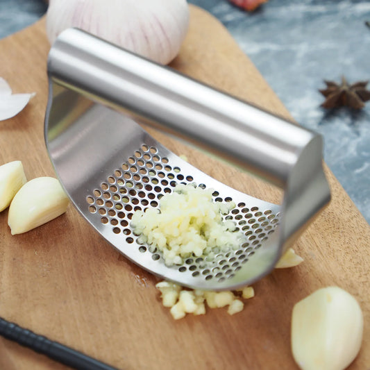 Ergonomic Stainless Steel Garlic Press & Ginger Crusher – Manual Garlic Squeezer